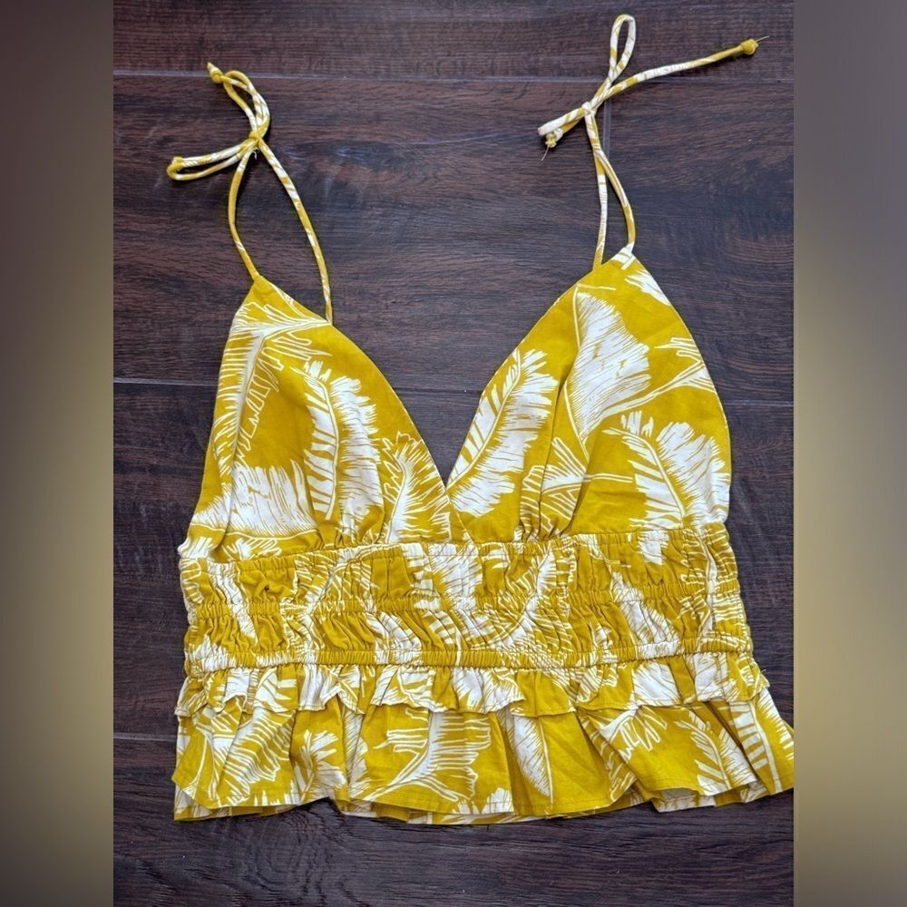 Sim & Sam chartreuse Green leaf motif  Crop Ruffle Peplum Tank sz L